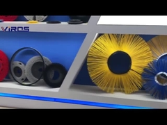 el cepillo rojo de barrido de carreteras