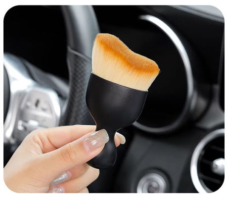 Escobilla para limpiar el interior de las grietas del coche